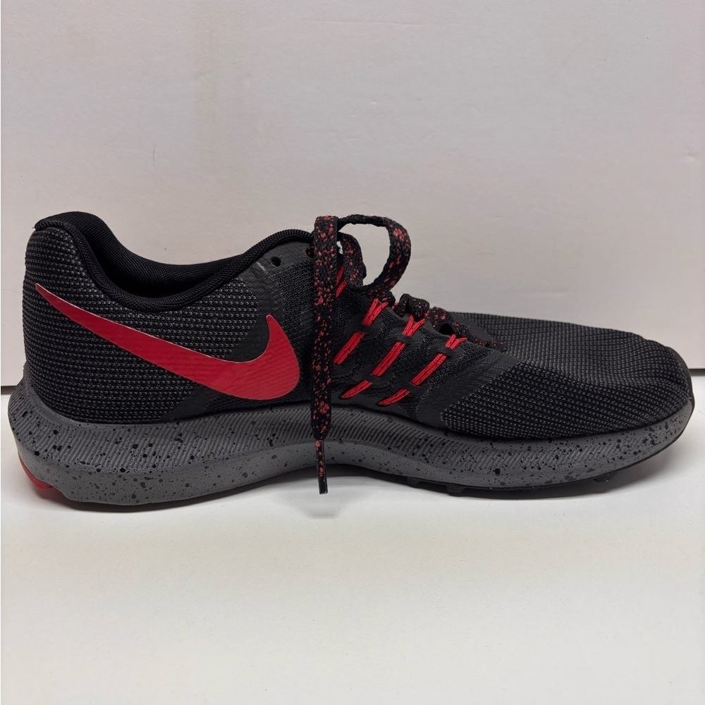 NIKE Run Swift Men's Running Shoes Size 7.5 Black/Red CK6691-001 - Picture 7 of 11